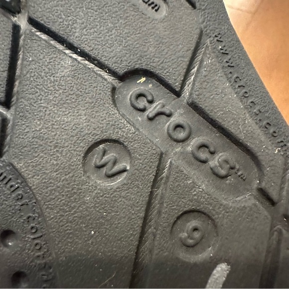 Crocs Faux Leather Black Shimmer Womens Slip On Comfortable Loafers Size 9 - Picture 9 of 9